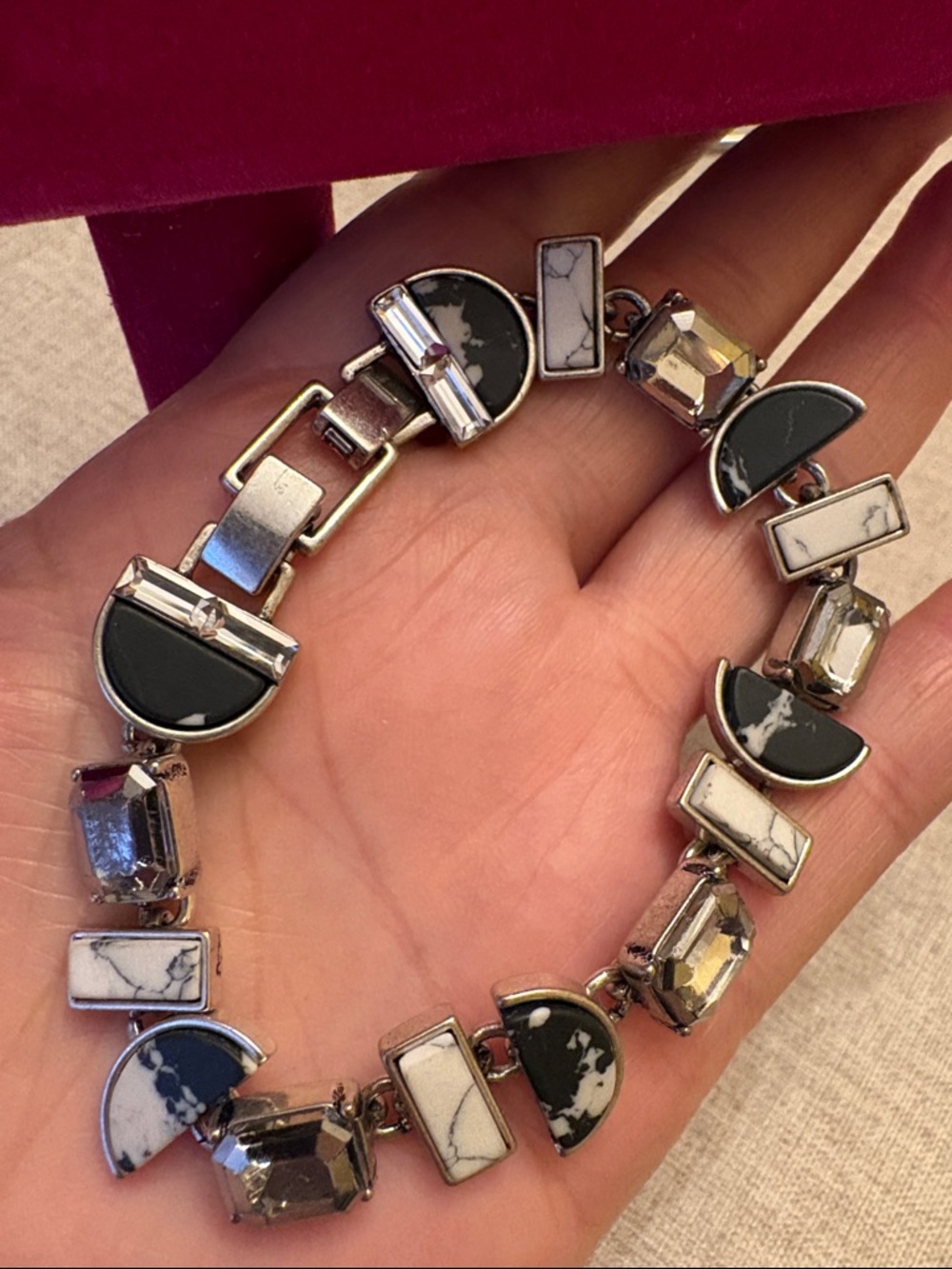 3/50.00$ Vintage Black and White Stone Link Bracelet with extension chain #224